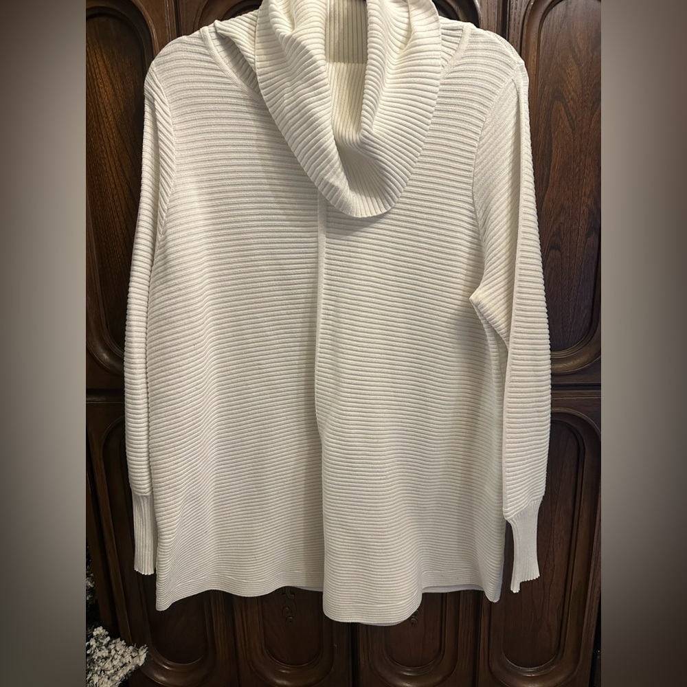 Cyrus Women's White Ribbed Hooded Sweater